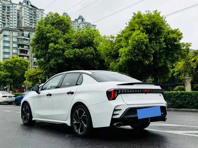 Lynk & Co 03 — Фото автомобиля 5