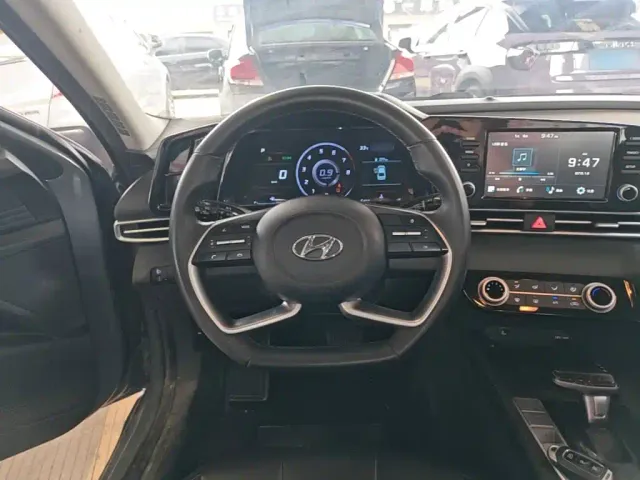 Hyundai Elantra — Фото автомобиля 10