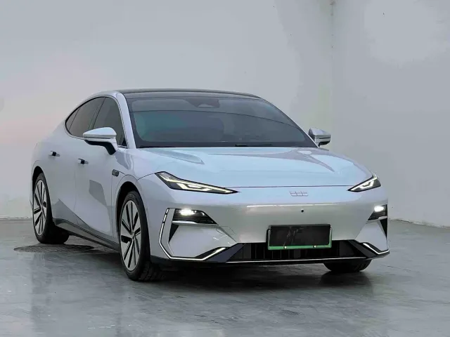 Geely Galaxy E8 — Фото автомобиля 3