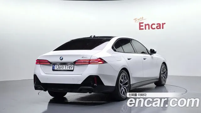 BMW 5 Series G60 — Фото автомобиля 2