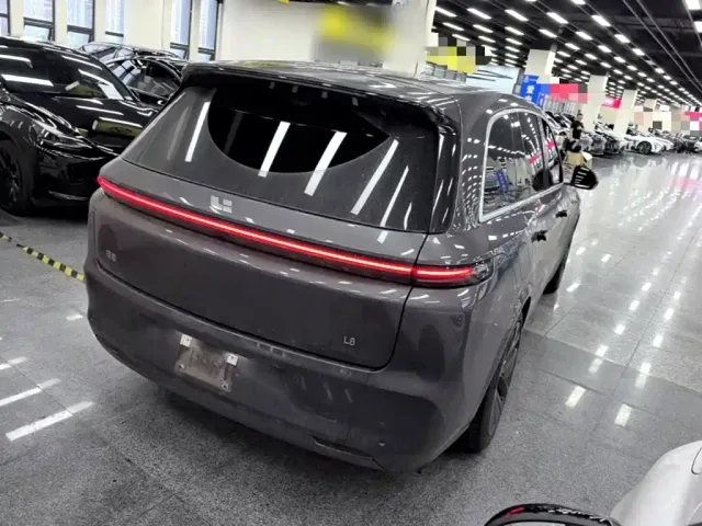 Li Auto L8 — Фото автомобиля 6