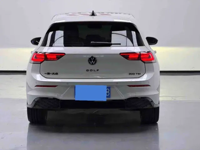 Volkswagen Golf — Фото автомобиля 8