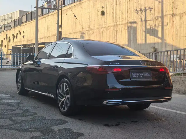 Mercedes-Benz E-Class — Фото автомобиля 8