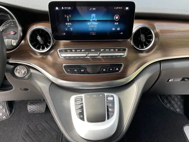 Mercedes-Benz V-Class — Фото автомобиля 11