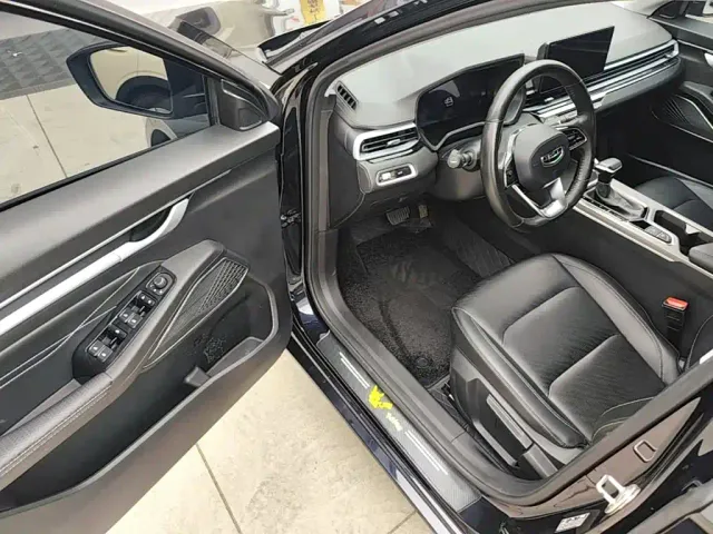 Geely Emgrand — Фото автомобиля 11