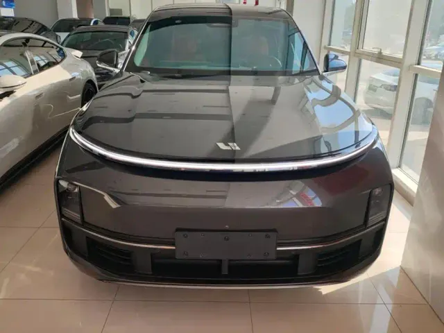 Li Auto L8 — Фото автомобиля 2