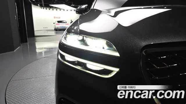 Genesis GV70 2.5T Бензин 2WD — Фото автомобиля 18