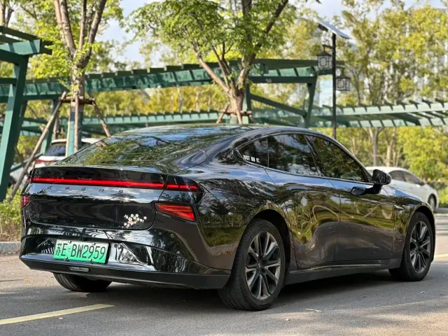 Xpeng P7 — Фото автомобиля 11
