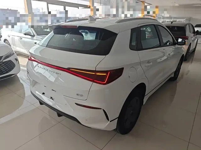 BYD e2 — Фото автомобиля 6