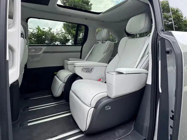 Xpeng X9 — Фото автомобиля 14