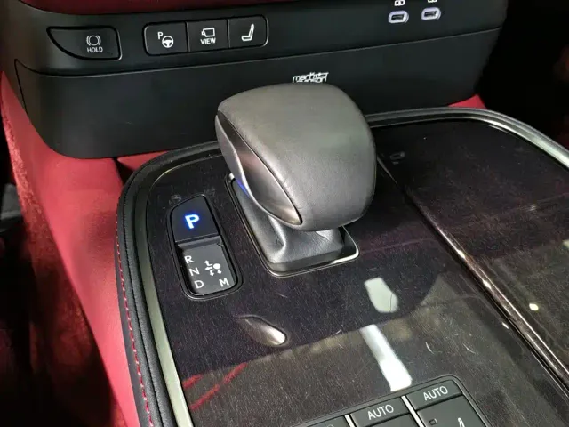 Lexus LS — Фото автомобиля 14