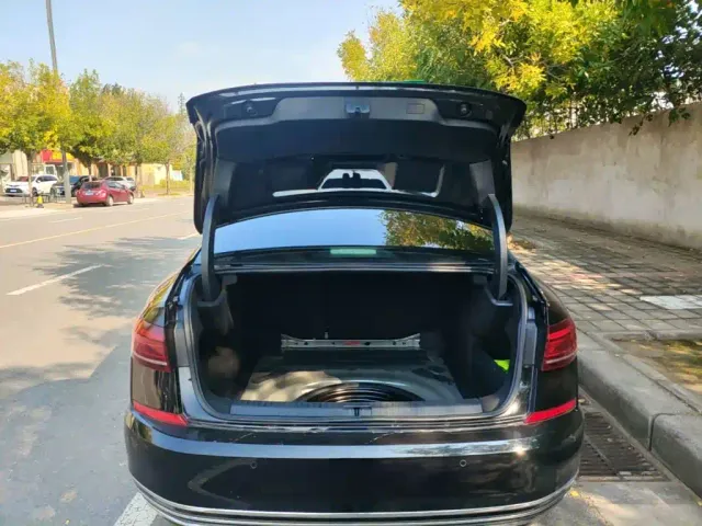Volkswagen Passat — Фото автомобиля 18
