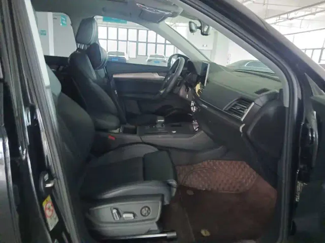 Audi Q5L — Фото автомобиля 11