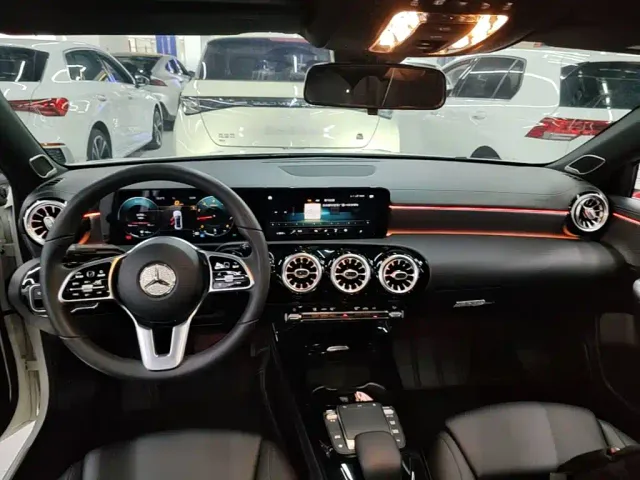 Mercedes-Benz Mercedes-Benz A-Class 2022 A 180 L Sport Sedan — Фото автомобиля 5
