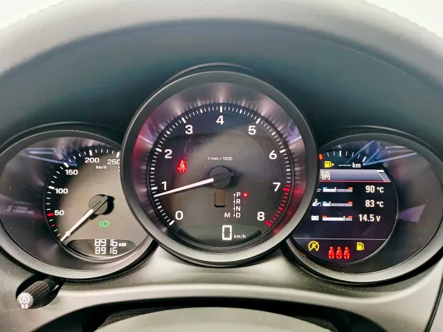 Porsche Macan — Фото автомобиля 9