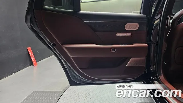 Genesis G90 Бензин 3.5 турбо AWD — Фото автомобиля 22
