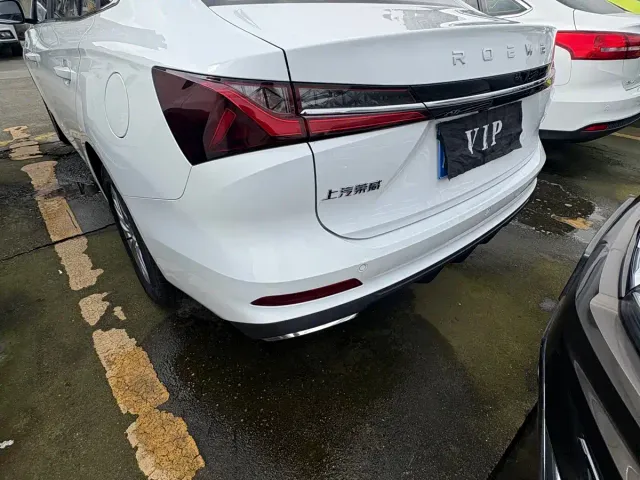 Roewe i5 — Фото автомобиля 16