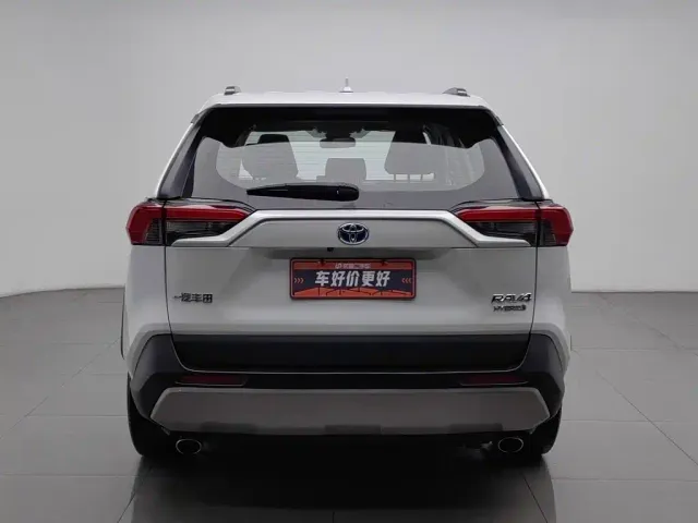 Toyota RAV4 — Фото автомобиля 4