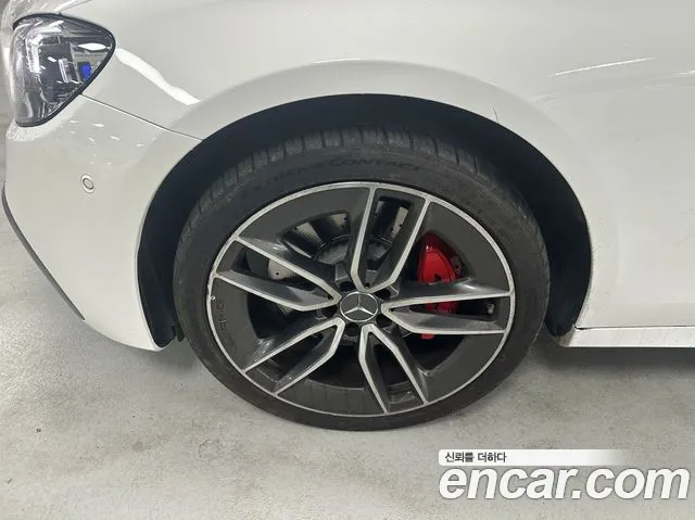 Mercedes-Benz E-Class — Фото автомобиля 5