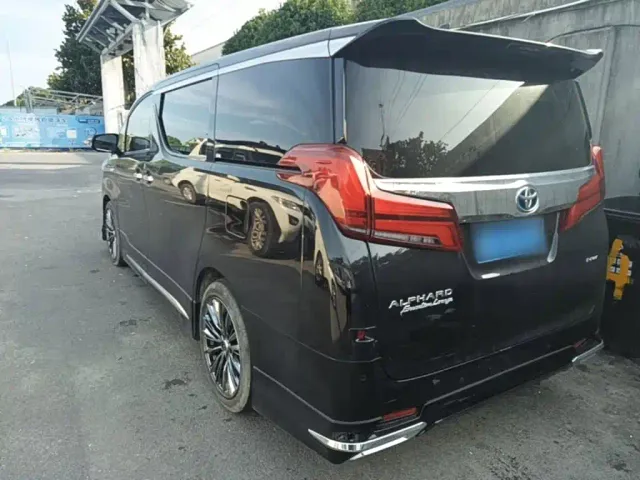 Toyota Vellfire — Фото автомобиля 22