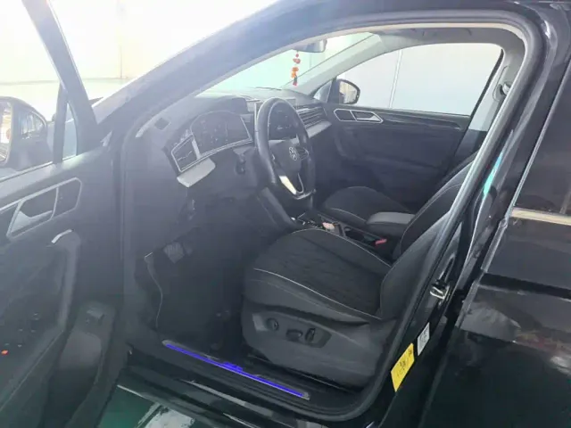 Volkswagen Tiguan L PHEV — Фото автомобиля 15