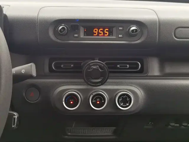Wuling Zhiguang NEV — Фото автомобиля 12