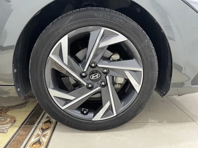 Hyundai Elantra — Фото автомобиля 16
