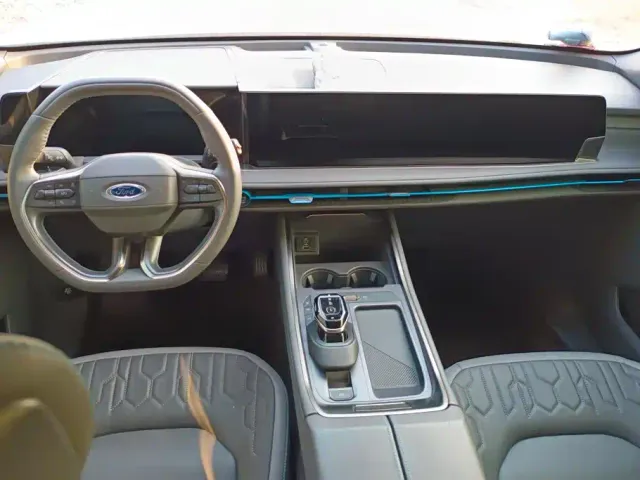 Ford Edge — Фото автомобиля 12
