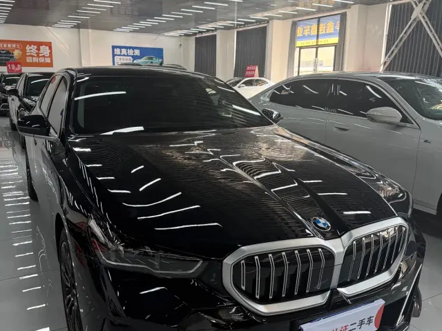 Фотография автомобиля — BMW 5 Series