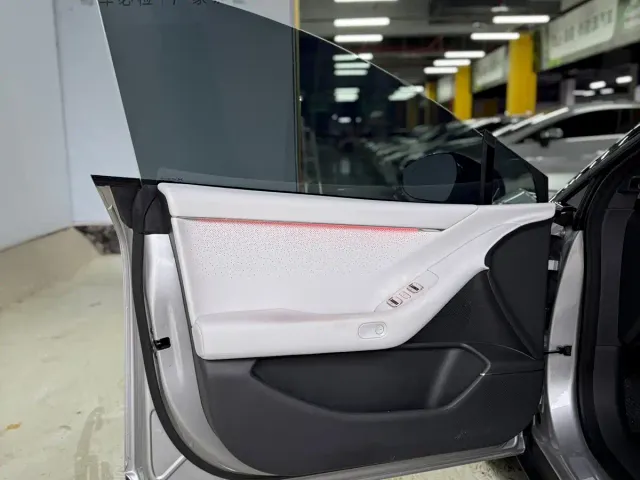 Xpeng P7+ — Фото автомобиля 25