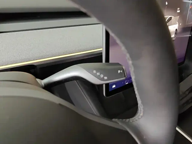 Tesla Model Y — Фото автомобиля 13