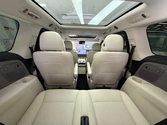 Li Auto i8 — Фото автомобиля 24