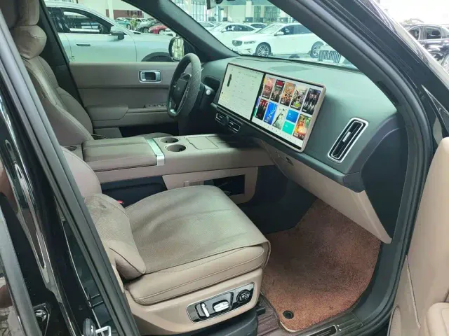 Li Auto L9 — Фото автомобиля 10