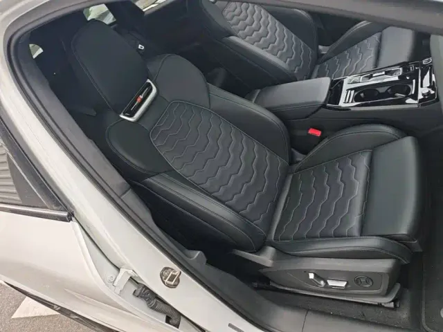 Audi Q6L e-tron — Фото автомобиля 24