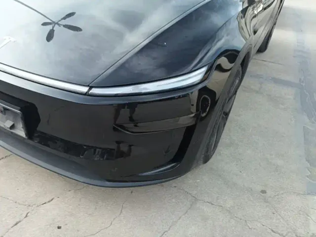 Tesla Model Y — Фото автомобиля 23