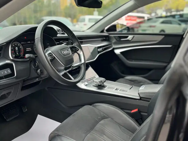 Audi A7L — Фото автомобиля 8