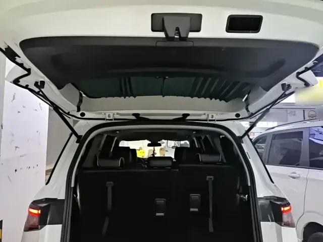 Wuling Jiachen — Фото автомобиля 18