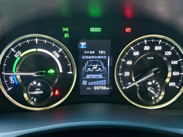 Toyota Alphard — Фото автомобиля 3