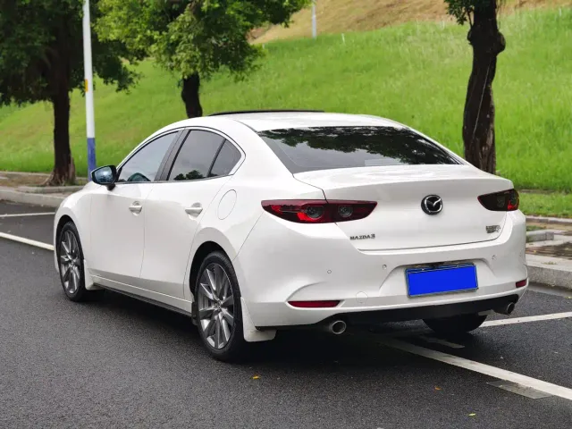 Mazda Axela — Фото автомобиля 6