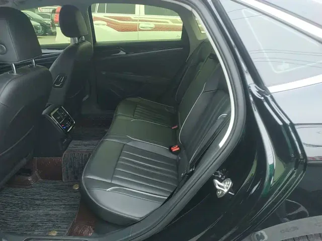Volkswagen Passat — Фото автомобиля 12