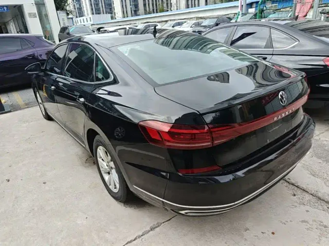 Volkswagen Passat — Фото автомобиля 4