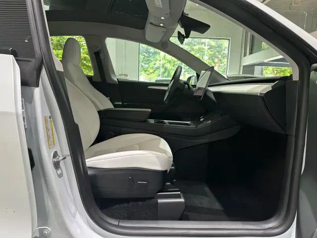 Tesla Model Y — Фото автомобиля 19