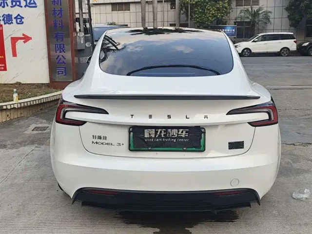 Tesla Model 3 — Фото автомобиля 7