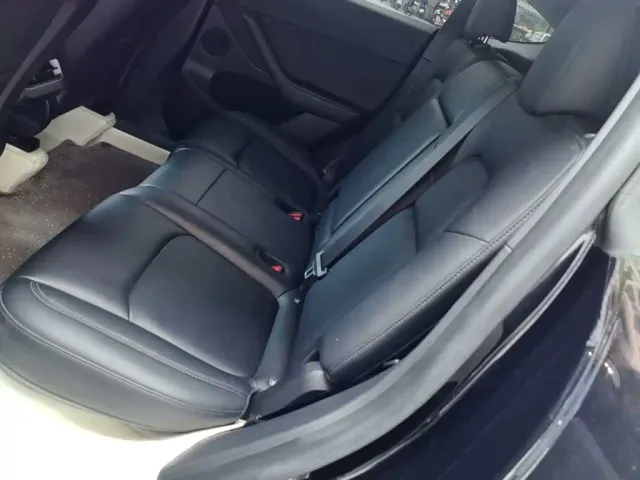 Tesla Model Y — Фото автомобиля 16
