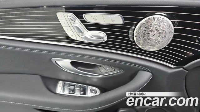 Mercedes-Benz E-Class — Фото автомобиля 24