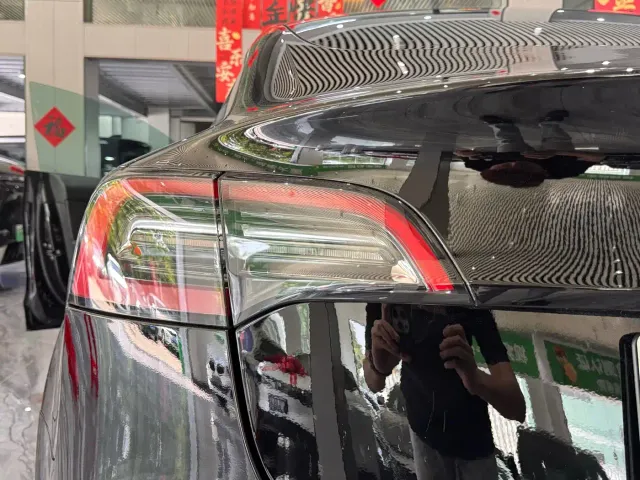 Tesla Model 3 — Фото автомобиля 20