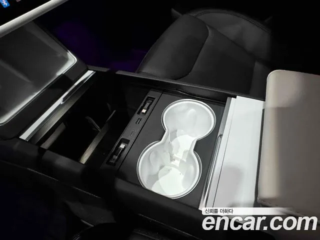 Tesla Model Y — Фото автомобиля 19