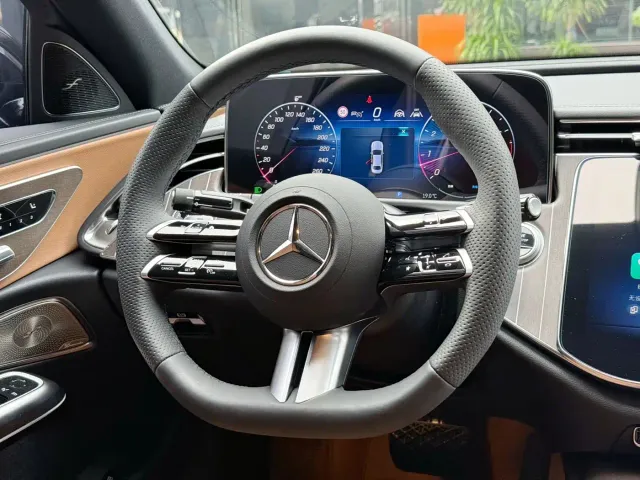 Mercedes-Benz E-Class — Фото автомобиля 13
