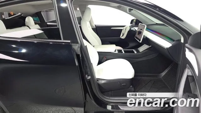 Tesla Model Y — Фото автомобиля 17
