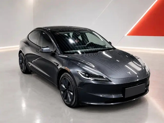 Tesla Model 3 — Фото автомобиля 3